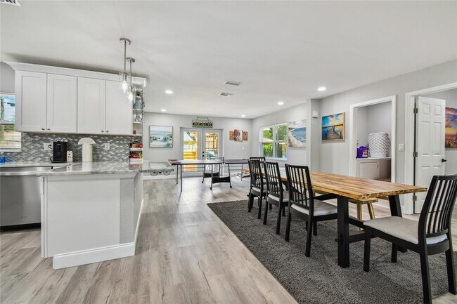 Building Photo - 2221 Calexico Way S