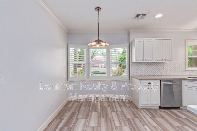 Building Photo - 1513 E Earll Dr