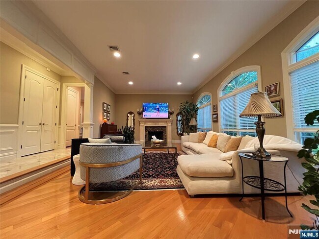 Building Photo - 22 Reiner Pl