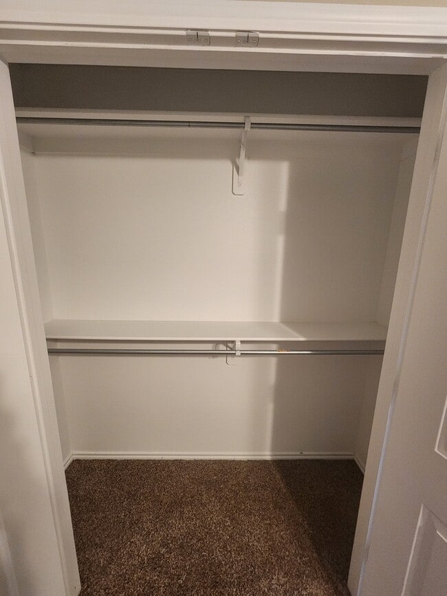 Building Photo - In Legends Park neighborhood! 3 bed 2 bath 2 car garage