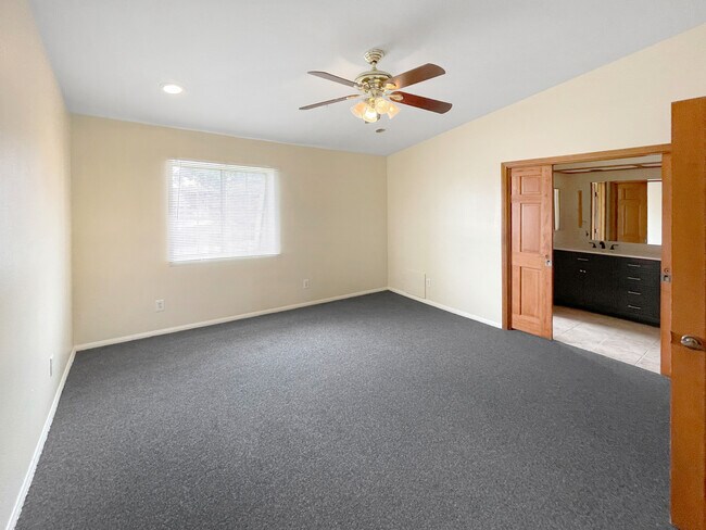 Building Photo - 379 N Mentor Ave