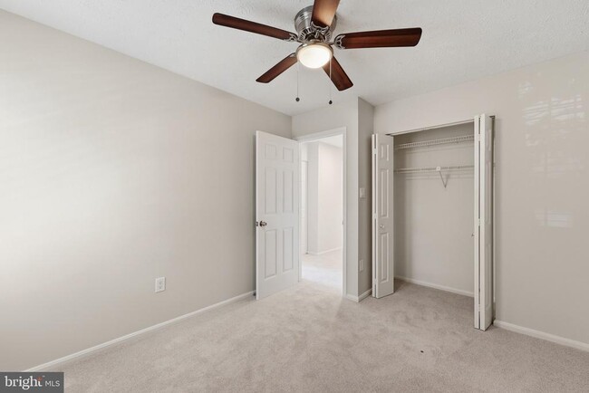 Building Photo - 2401 W Rosecroft Village Cir