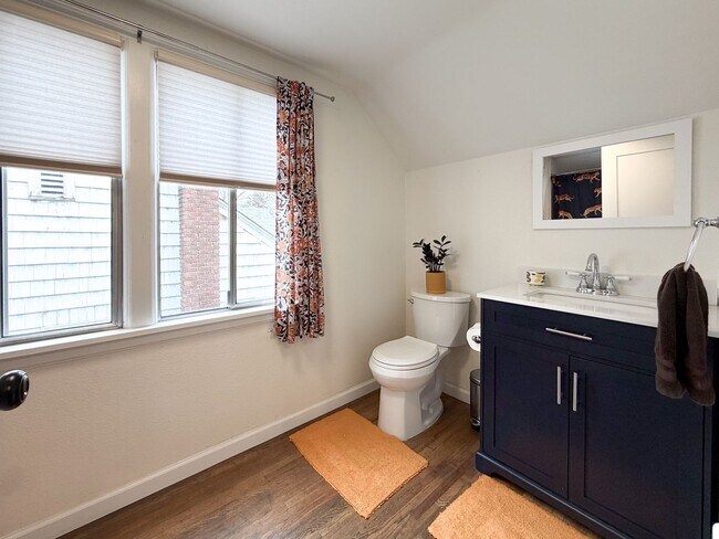 Building Photo - Spacious 2-Bedroom, 3-Bath Home in Spokane with Modern Comforts