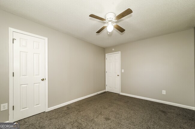 Building Photo - 33 Daisy Ln