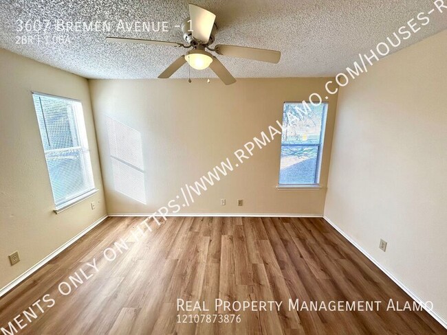 Building Photo - Available Now! DOWNSTAIRS 2 Bedroom / 1 Ba...