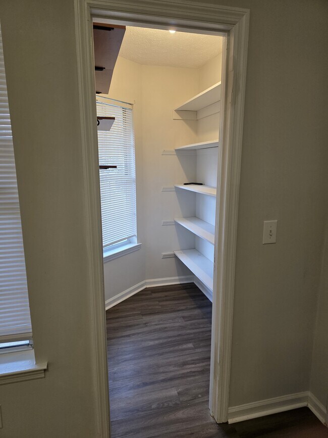 Building Photo - 107 Dogwood Cir