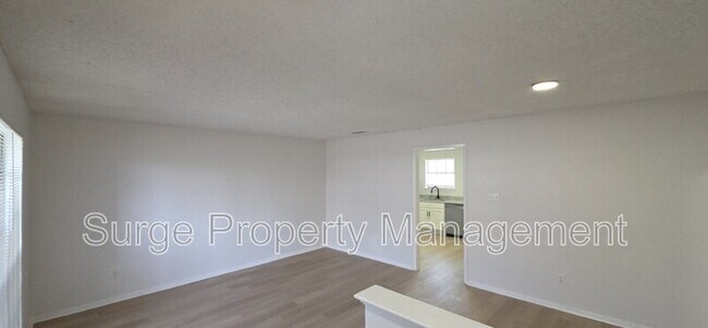 Building Photo - 227 Vista Way