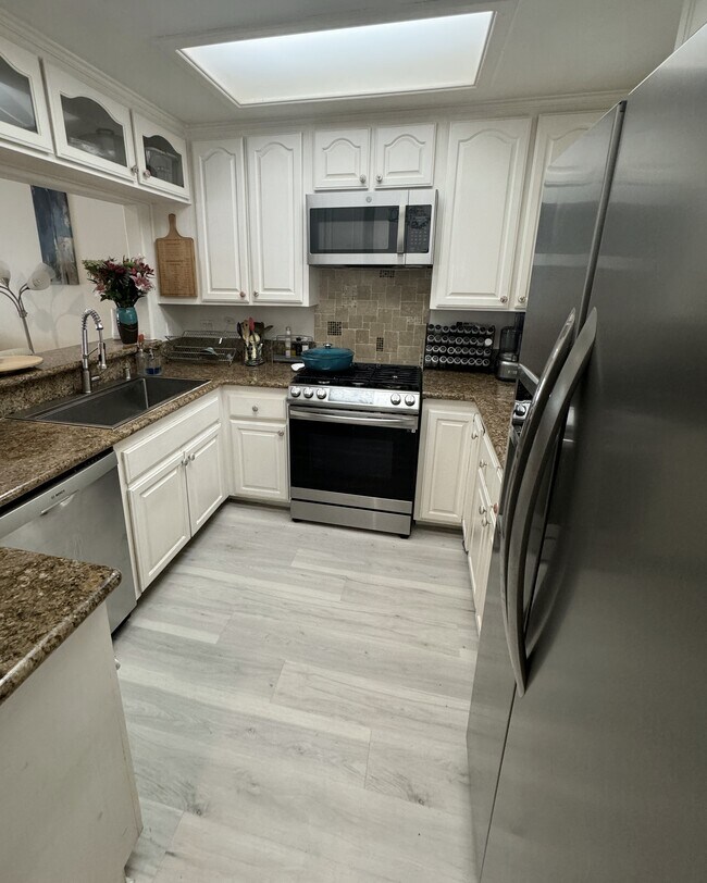 Building Photo - 3645 Cardiff Ave