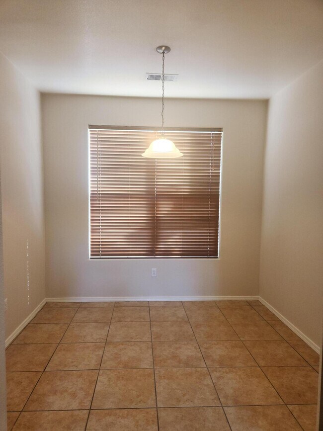 Building Photo - 2421 Falesco Rd SE