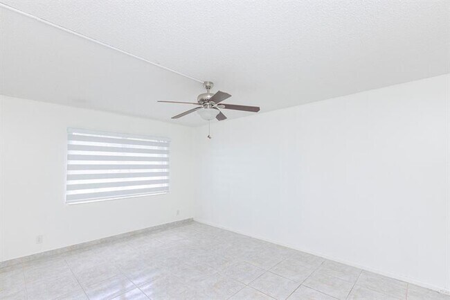 Building Photo - 1000 SW 125th Ave