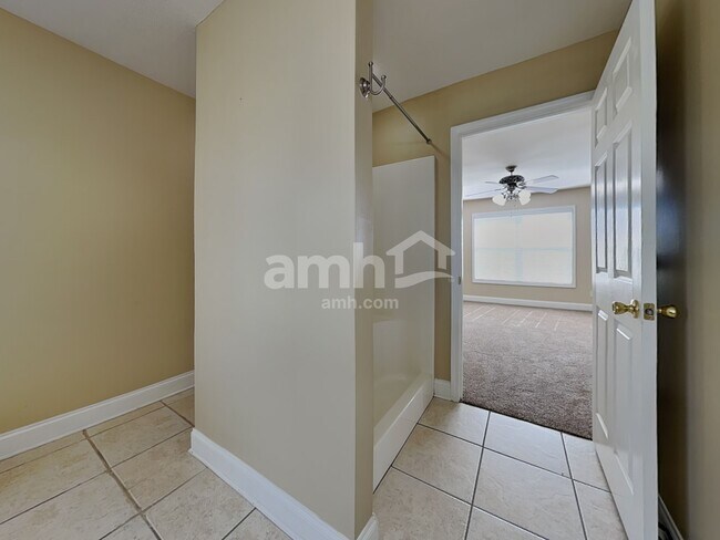 Building Photo - 1061 Saint Johns Dr
