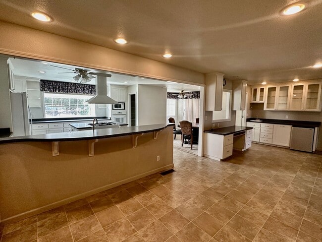 Building Photo - Beautiful Country Home! With Bonus Office/Den Room