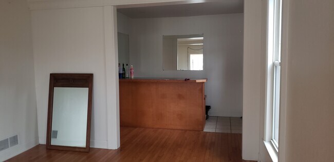 Building Photo - 446 Stanwood St