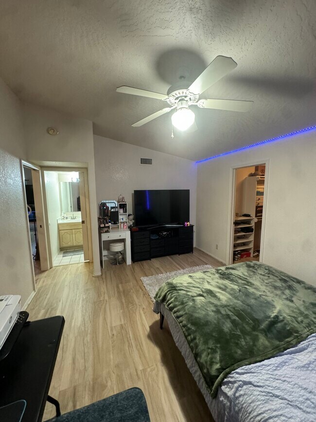 Building Photo - 93 Morning Sun Dr