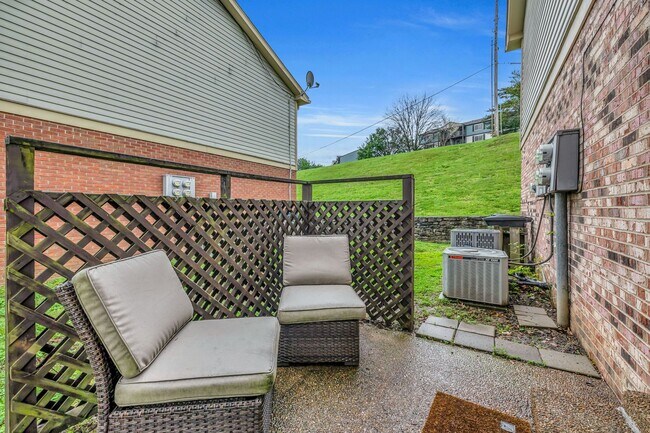 Building Photo - Spotless home in the most convenient locat...