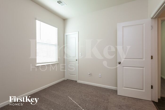 Building Photo - 16 Wild Lily Dr
