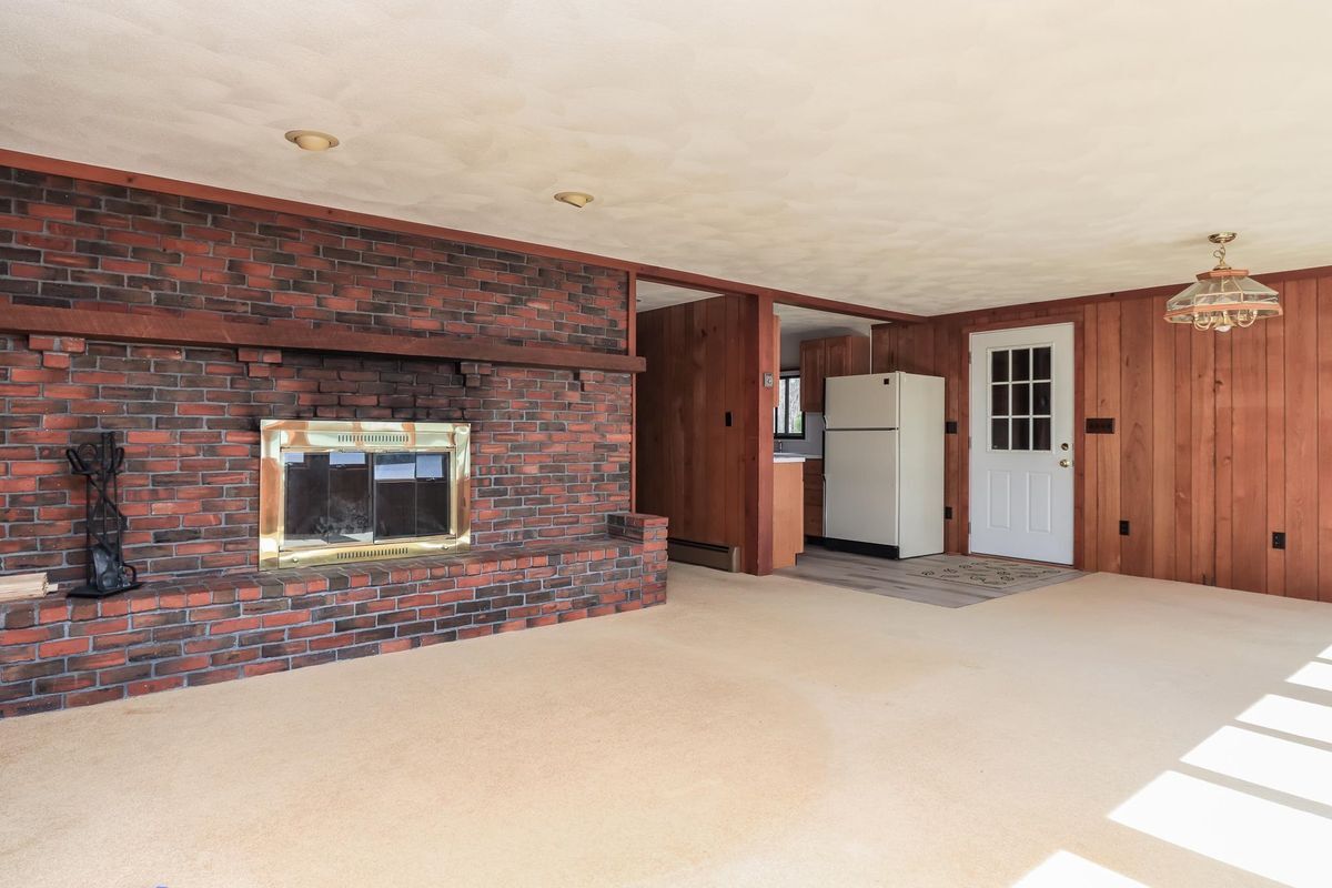 Building Photo - 7 Howards