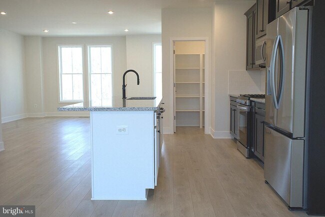 Building Photo - 129 Heyford Dr