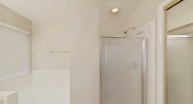 Building Photo - MOVE IN READY