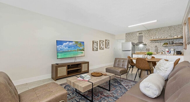 Building Photo - 556 Coral Ct