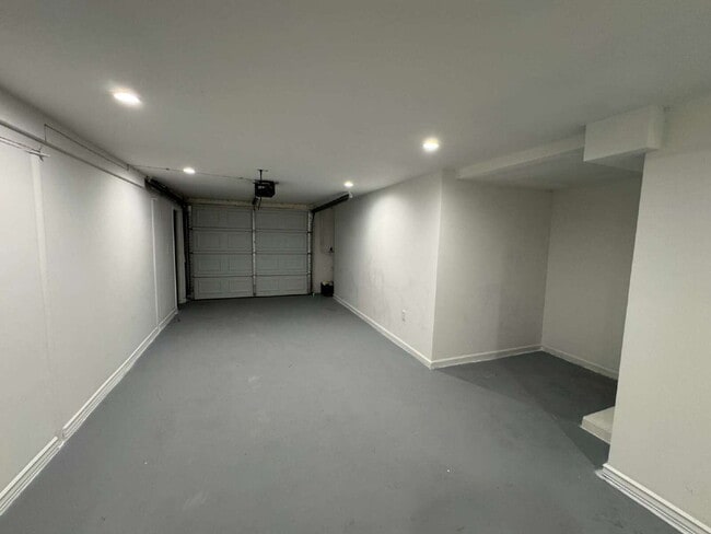 Building Photo - 3702 Chesapeake Way