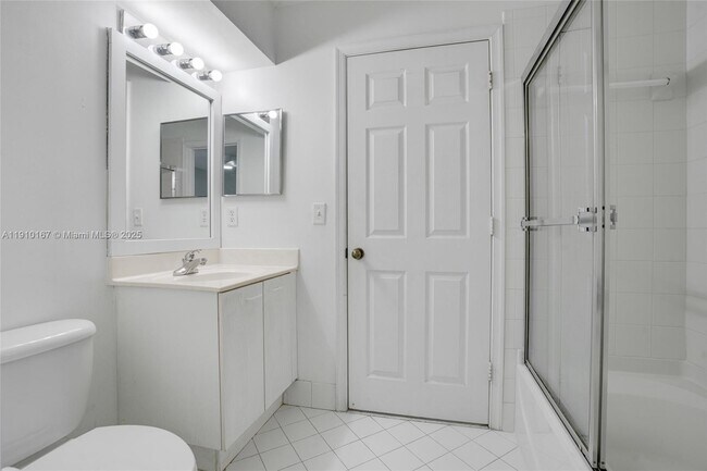 Building Photo - 3912 Tree Top Dr