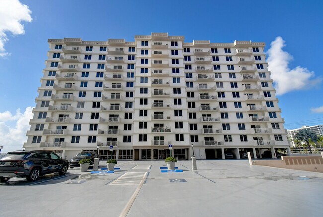 Building Photo - 3221 S Ocean Blvd