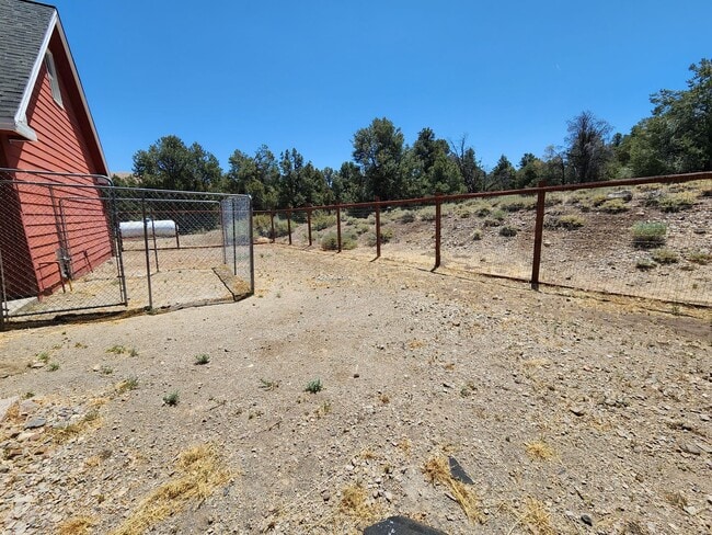 Building Photo - Large Home For Rent Semi Furnished or unfu...