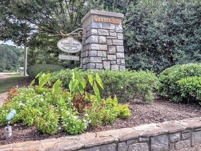 Building Photo - 720 Gardenside Cir SE