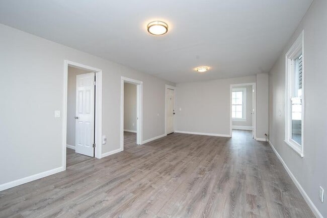 Building Photo - 719 5th Ave