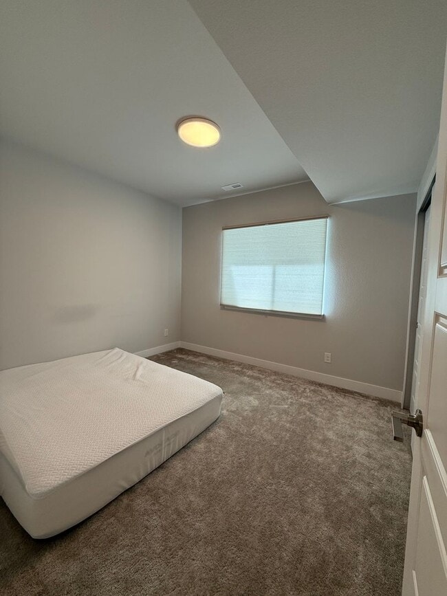 Building Photo - Stunning Luxury Living in Coal Creek with ...