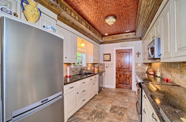 Building Photo - 7618 TX-87