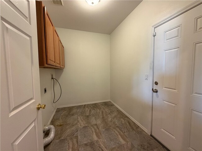 Building Photo - 1903 E La Entrada Pl