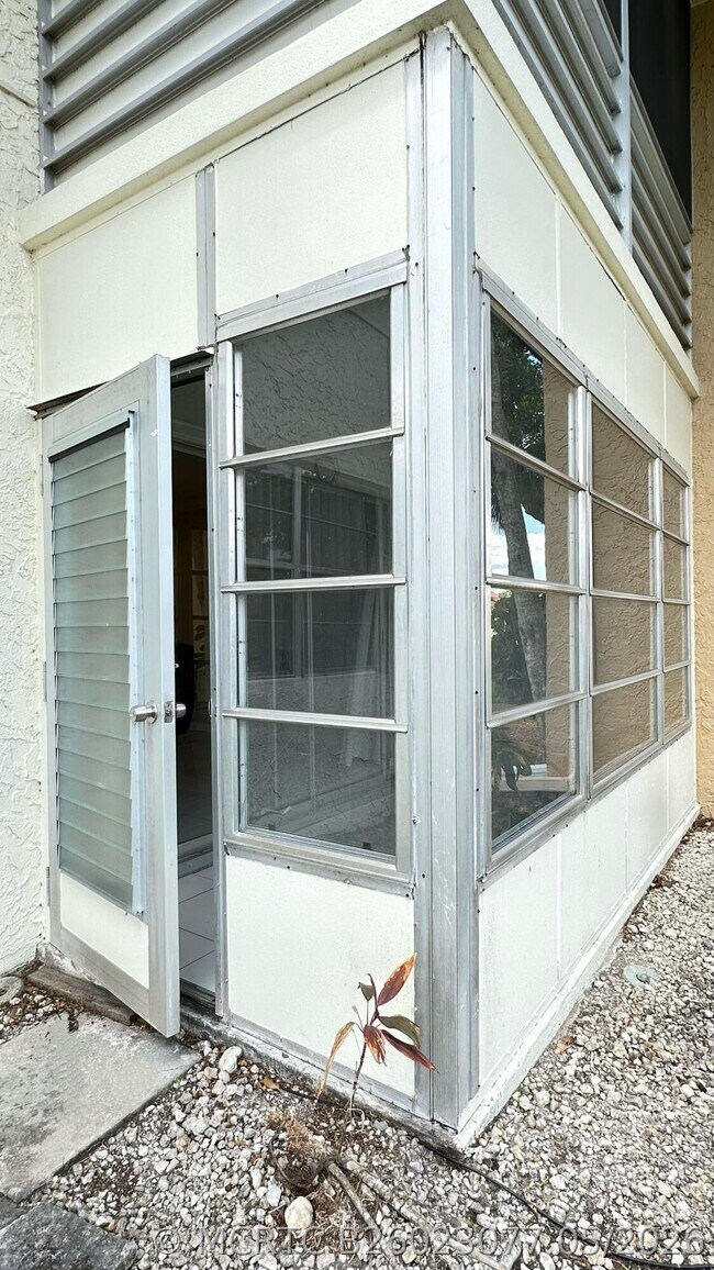 Building Photo - 173 Lake Dora Dr