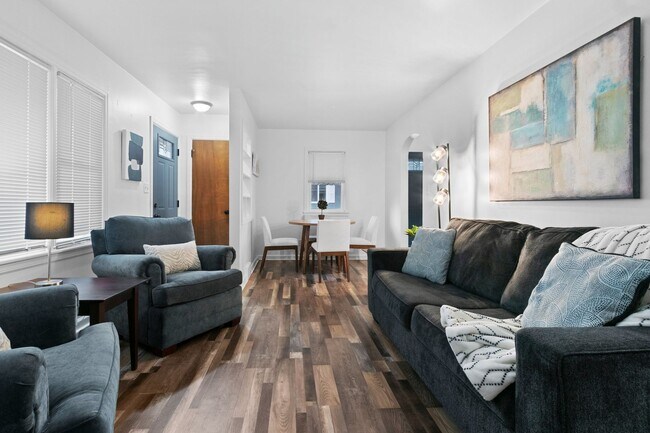 Building Photo - Flexible Furnished 2 BR  utilities included w/ garage