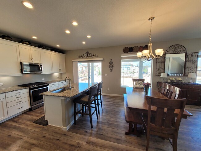 Building Photo - 10135 Thrive Ln