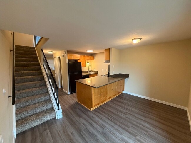 Building Photo - Sunnyside Duplex