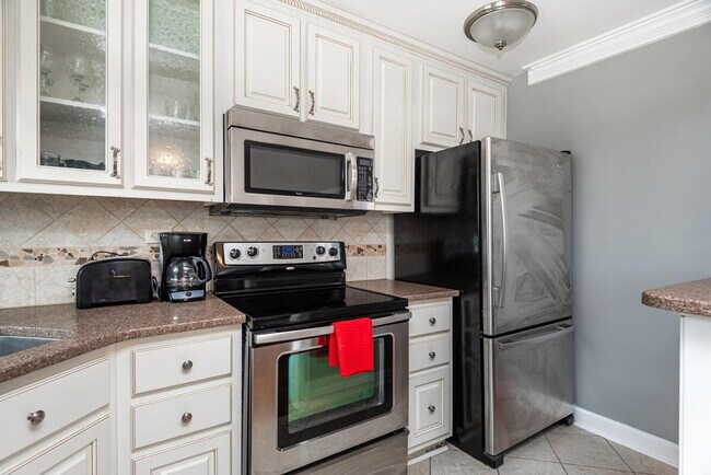 Building Photo - 300 W Peachtree St NW