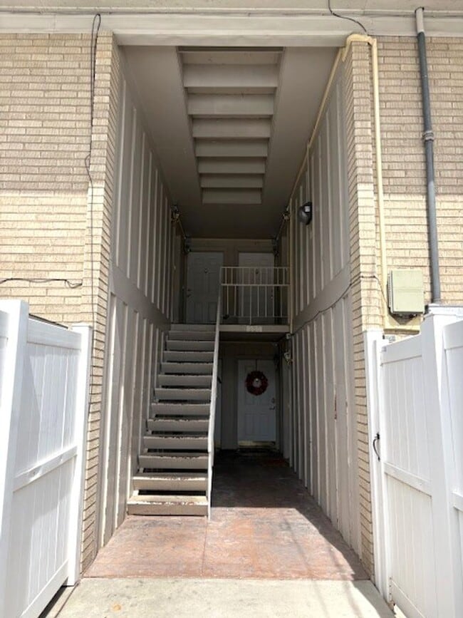 Building Photo - 2 Bedroom Condo in Millcreek!