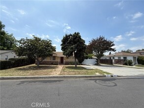 Building Photo - 4831 Fiesta Ave