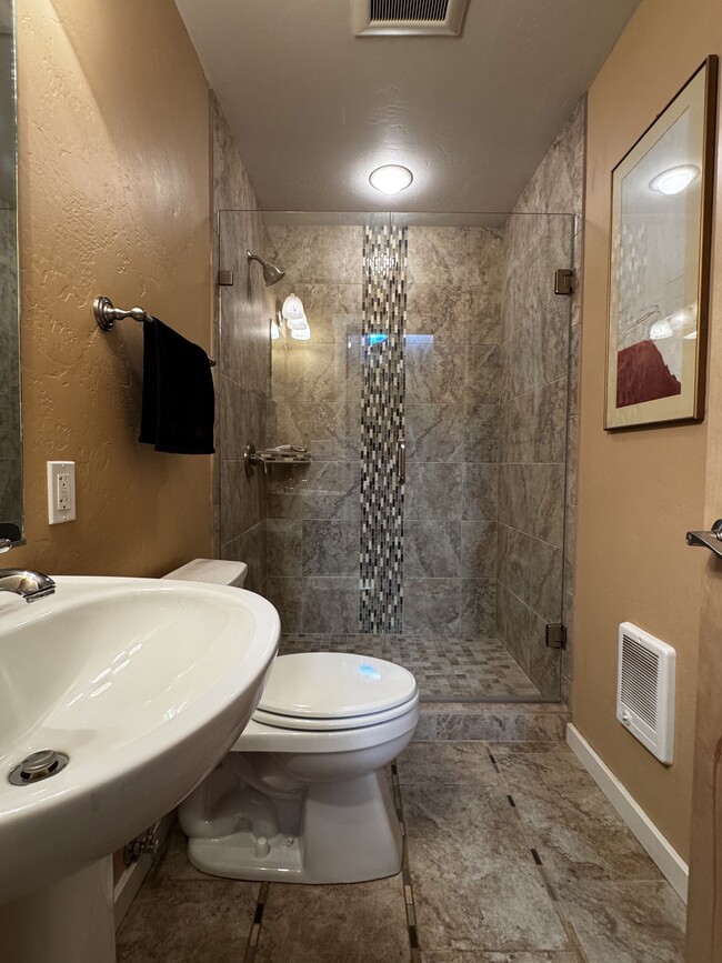 Building Photo - 78 Jameson Dr