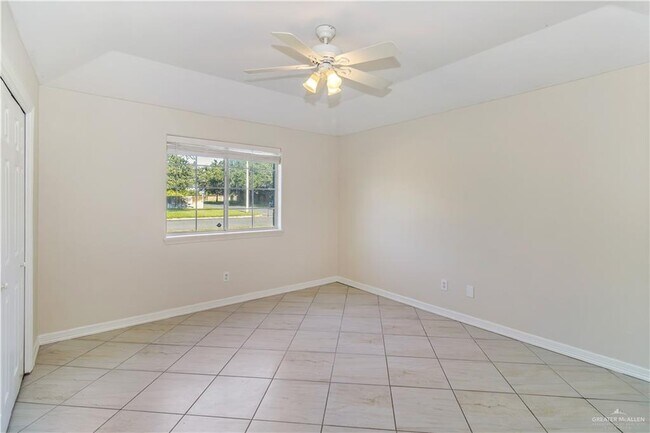 Building Photo - 2318 Flushing Meadows Dr