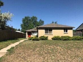 Building Photo - Updated 2 bed 1 bath duplex in Park Hill!