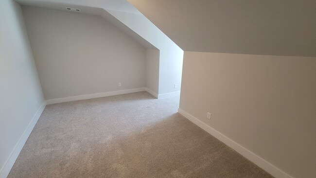 Building Photo - 3 Bed, 3 Bath Townhome Available in Boilin...