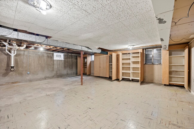 Building Photo - 934 Yale St