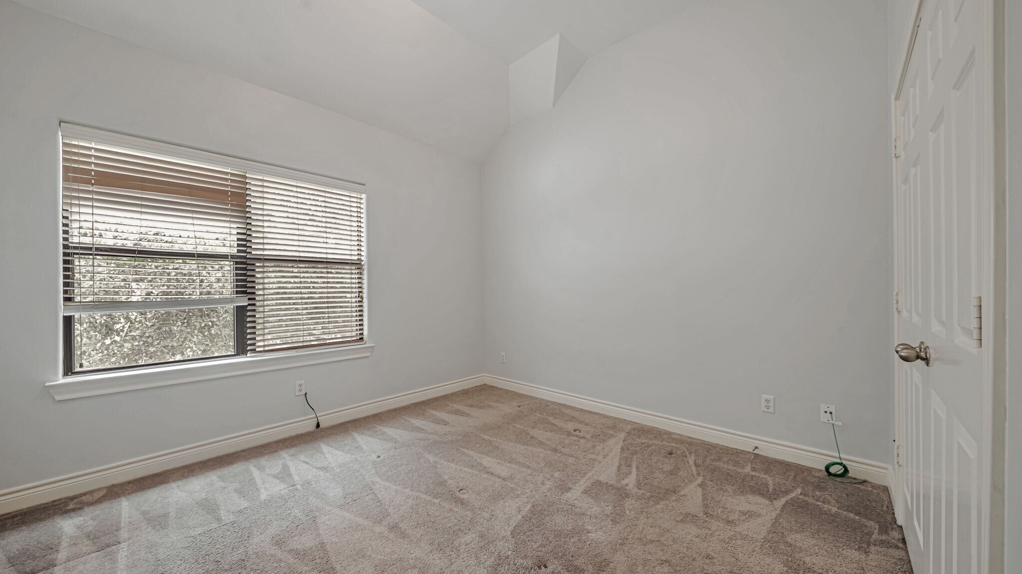 Building Photo - 9134 Lakes At 610 Dr