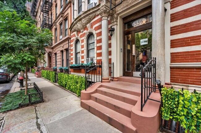 Building Photo - 336 E 18th St