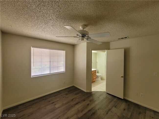 Building Photo - 1608 N Torrey Pines Dr