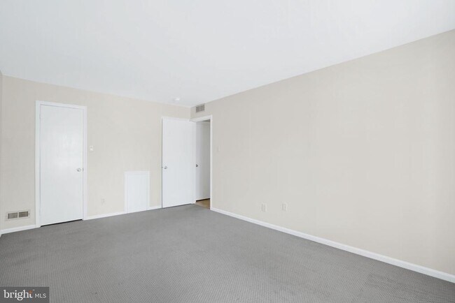Building Photo - 1207 Yarmouth Ln