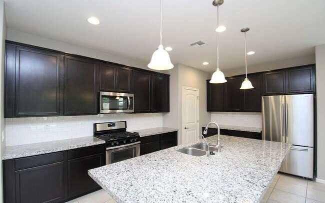 Building Photo - Stunning 3-bedroom, 3-bathroom home located in the heart of Peoria, AZ.